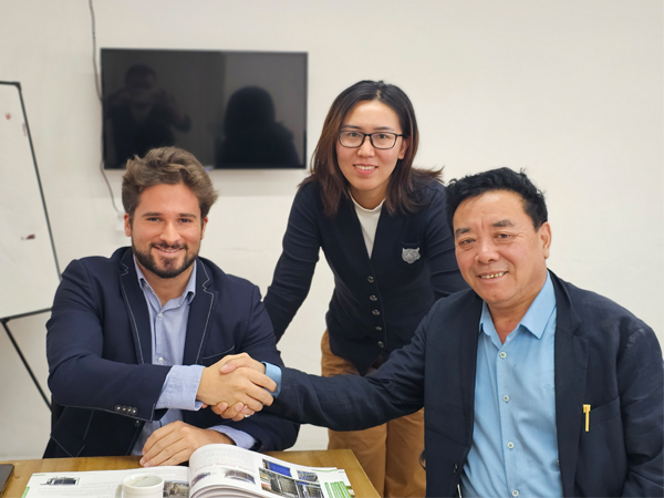 AOCNO meeting customers